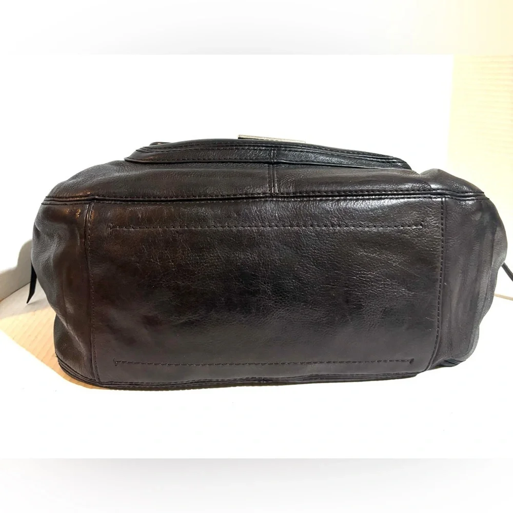 Elegant Black Leather Shoulder Bag